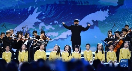 12月16日拍攝的第五屆海南島國(guó)際電影節(jié)開幕式現(xiàn)場(chǎng)。