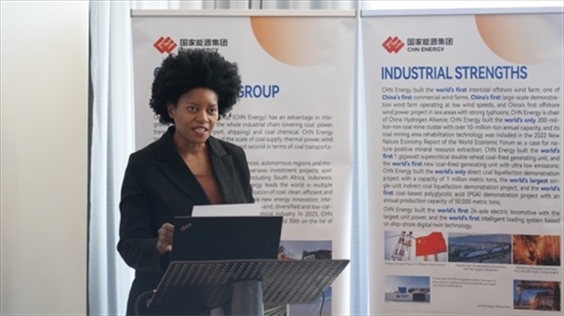 南非獨(dú)立傳媒集團(tuán)代表諾爾萬德爾-恩齊扎發(fā)言。 人民網(wǎng) 張茜攝