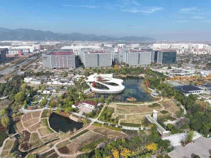 有機(jī)更新后的義烏城西街道橫塘村俯瞰圖。義烏城西街道供圖