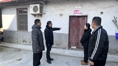  圖②：法官勘察訟爭房產(chǎn)。