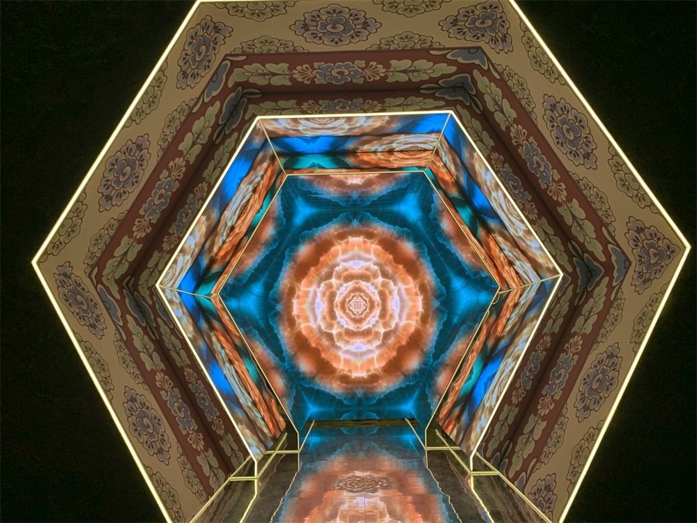 中國國家博物館“華彩萬象——石窟藝術(shù)沉浸體驗”現(xiàn)場。人民網(wǎng)記者 韋衍行攝