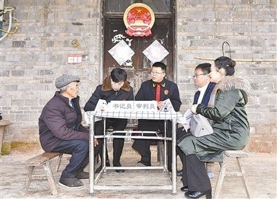  圖②：調(diào)解現(xiàn)場(chǎng)。