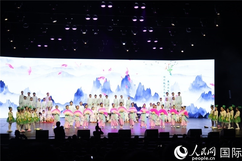 《四季詩(shī)韻》童聲詩(shī)朗誦表演。人民網(wǎng)記者 任皓宇攝