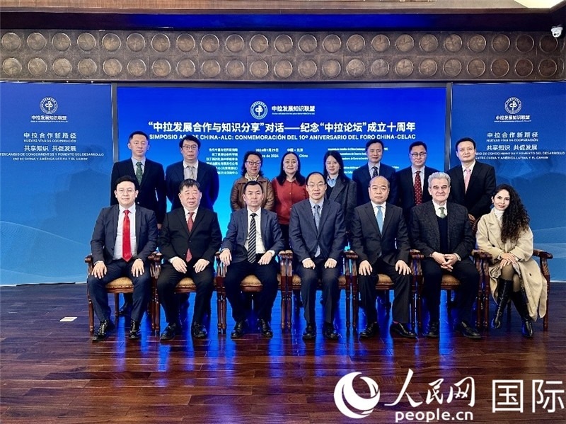 與會嘉賓合影留念。人民網(wǎng)記者 周雨攝