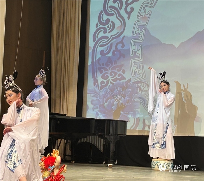 舞蹈《青花瓷》，表演者：德國中歐文化藝術(shù)交流協(xié)會