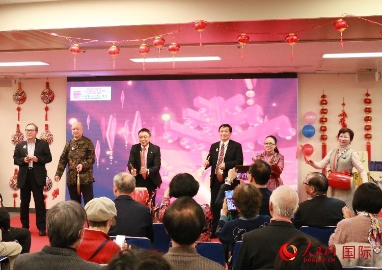 打擊樂合奏《春節(jié)序曲》。人民網(wǎng) 許可攝