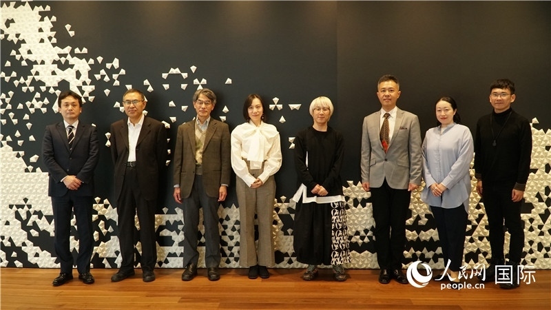 主辦方與嘉賓合影。人民網(wǎng) 蔣曉辰攝