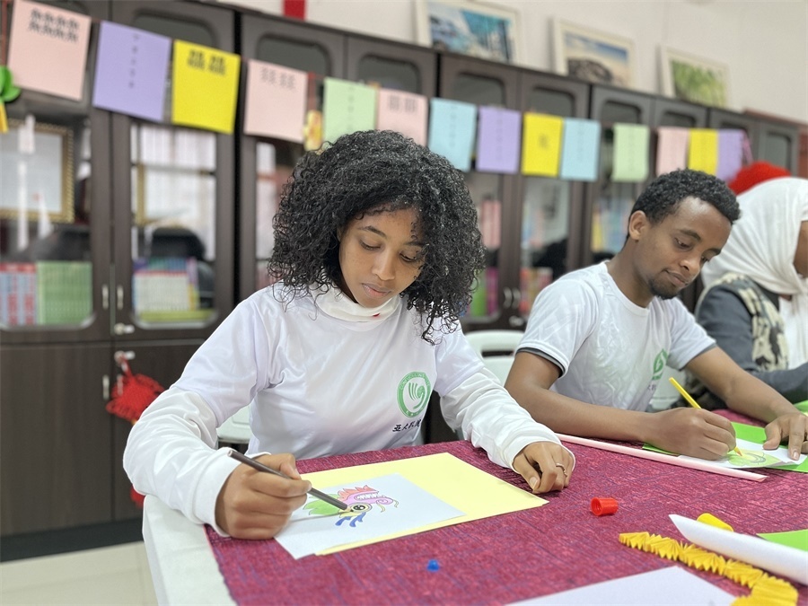 亞的斯亞貝巴大學孔子學院“網(wǎng)絡中國節(jié)·元宵”主題文化體驗活動現(xiàn)場。亞的斯亞貝巴大學孔子學院供圖