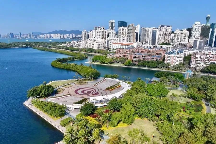 △1月24日，廈門筼筜湖白鷺洲公園及周邊城市景觀。