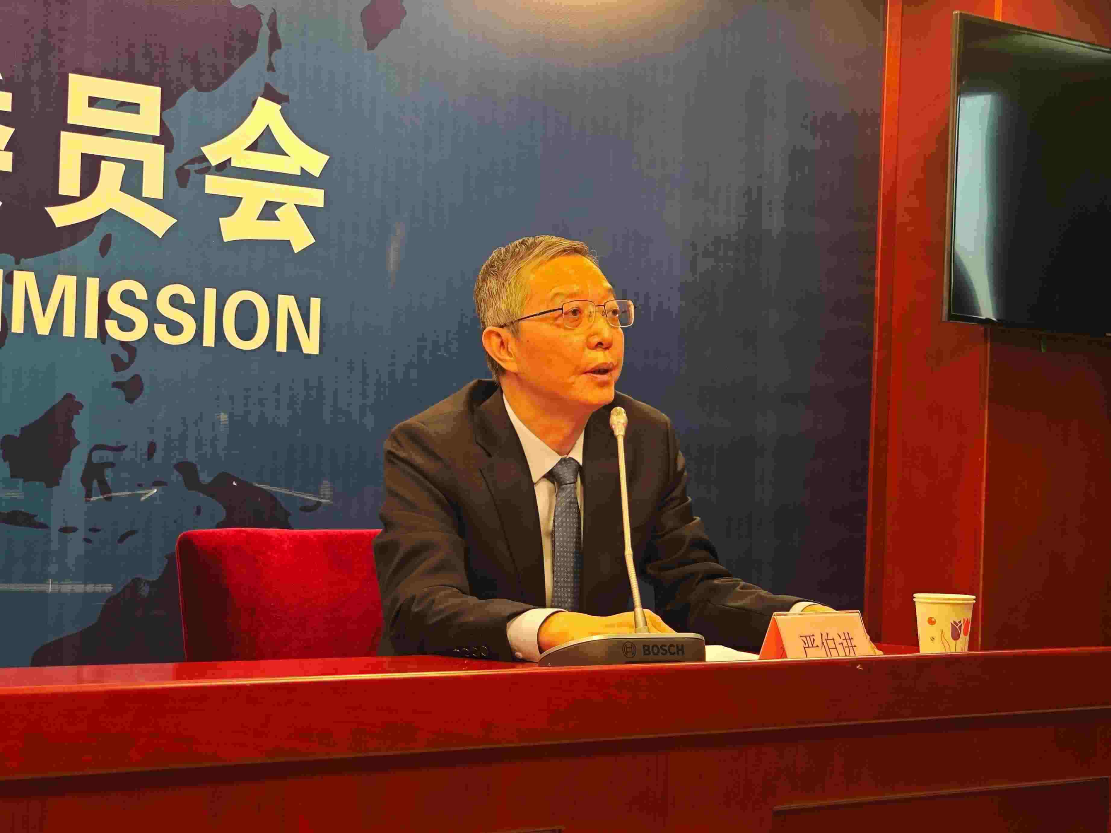 2月23日，嚴伯進在證監(jiān)會例行新聞發(fā)布會現場。 人民網 黃盛 攝