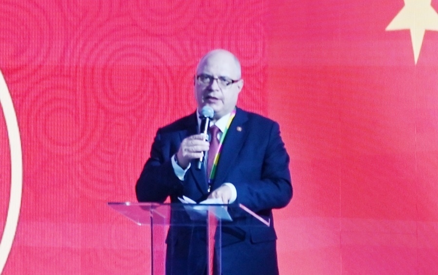 俄羅斯國家杜馬資產(chǎn)、土地和財(cái)產(chǎn)關(guān)系委員會主席兼俄中議員友好小組主席加夫里洛夫致辭。主辦方供圖 