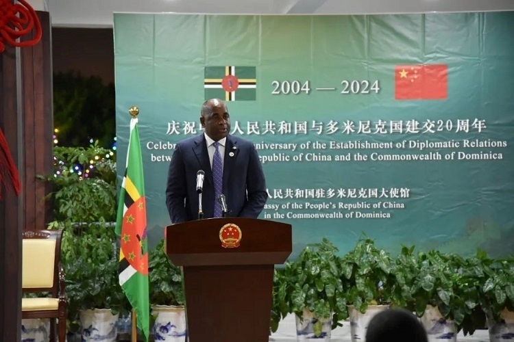 多米尼克總理斯凱里特在中多建交20周年招待會(huì)上致辭。中國(guó)駐多米尼克大使館供圖
