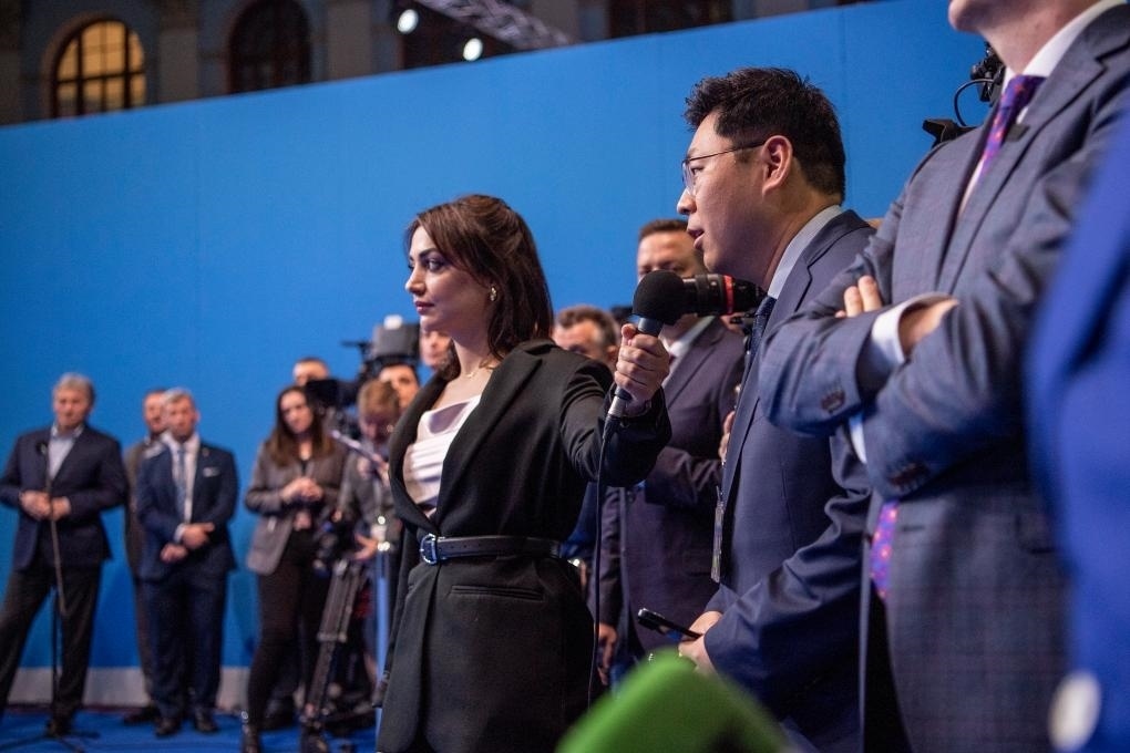 3月18日，在俄羅斯首都莫斯科，新華社記者向俄總統(tǒng)普京提問。新華社記者曹陽攝