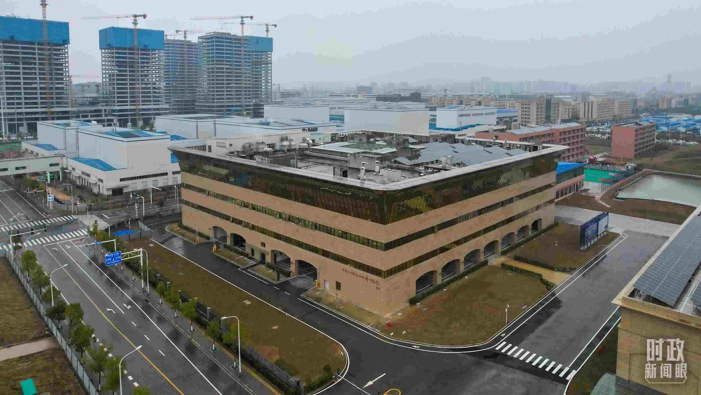 △巴斯夫杉杉電池材料研究院。（總臺(tái)央視記者范凱拍攝）