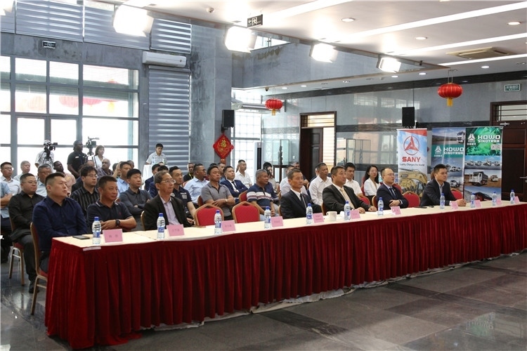 當(dāng)?shù)貢r間3月26日下午，中國品牌重型機(jī)械、載重車輛宣傳推介會在中國駐蘇里南大使館舉行。圖為宣介會現(xiàn)場。中國駐蘇里南大使館供圖