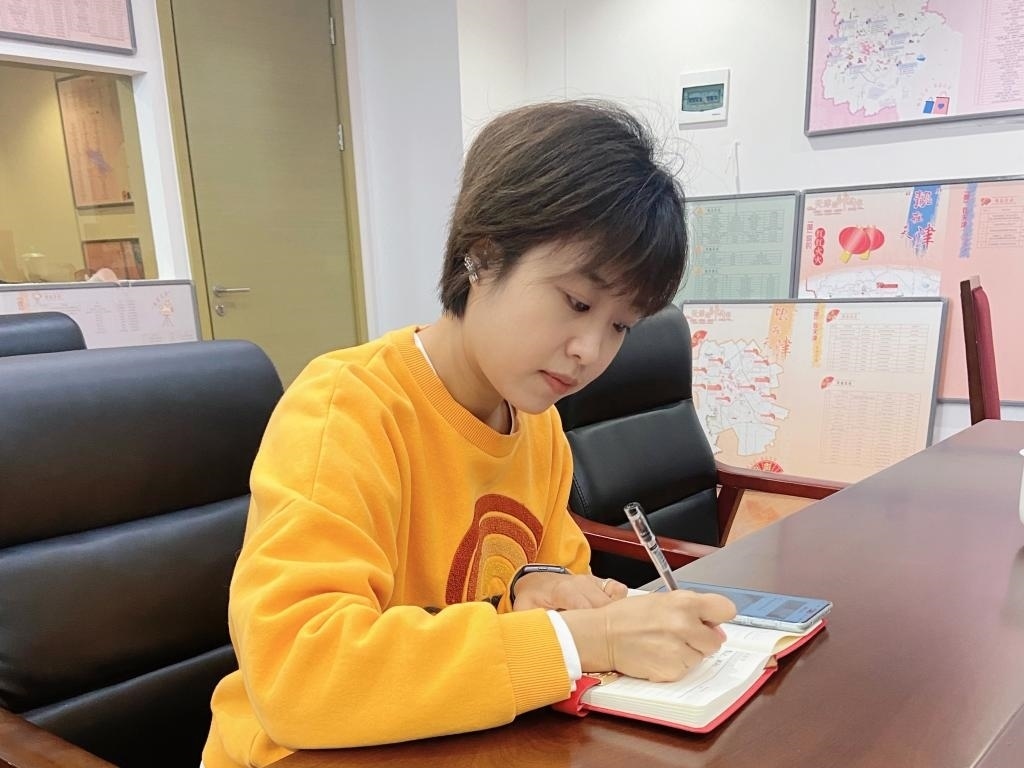 武麗潔在工作中。新華社發(fā)