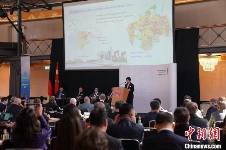 當(dāng)?shù)貢r(shí)間4月5日，由中國(guó)商務(wù)部主辦的“投資中國(guó)”德國(guó)專(zhuān)場(chǎng)推介活動(dòng)在斯圖加特市舉行。中新社記者 馬秀秀 攝