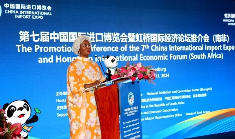 南非貿(mào)易、工業(yè)和競(jìng)爭(zhēng)部出口促進(jìn)司副總司長(zhǎng)馬塔博格致辭。（圖片來(lái)源：中國(guó)國(guó)際進(jìn)口博覽會(huì)官微）