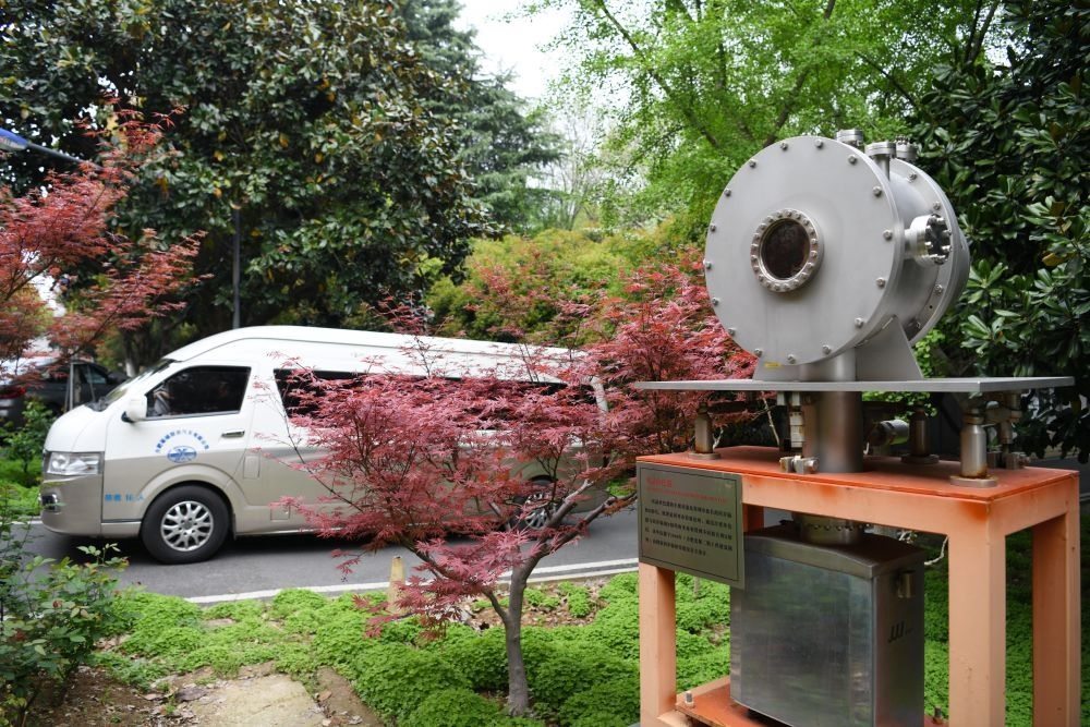 2024年4月6日，在位于安徽合肥的中國科學技術(shù)大學，自主研制的原位實驗裝置準備運往上海光源開展實驗。