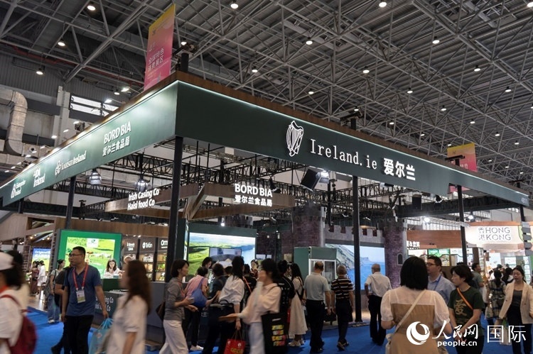 第四屆中國(guó)國(guó)際消費(fèi)品博覽會(huì)愛(ài)爾蘭國(guó)家館。人民網(wǎng) 常沙攝