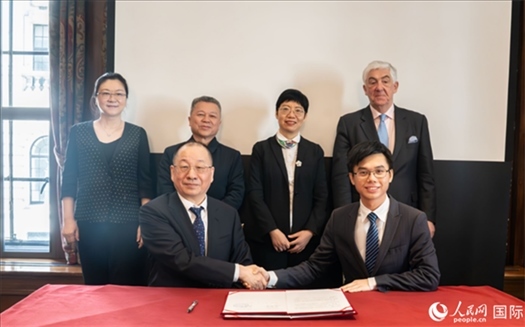 活動(dòng)簽約現(xiàn)場(chǎng)。實(shí)習(xí)生 劉船攝