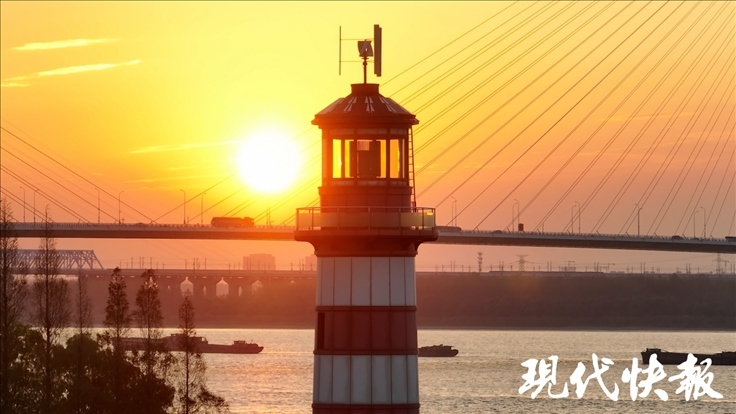 長(zhǎng)江之畔