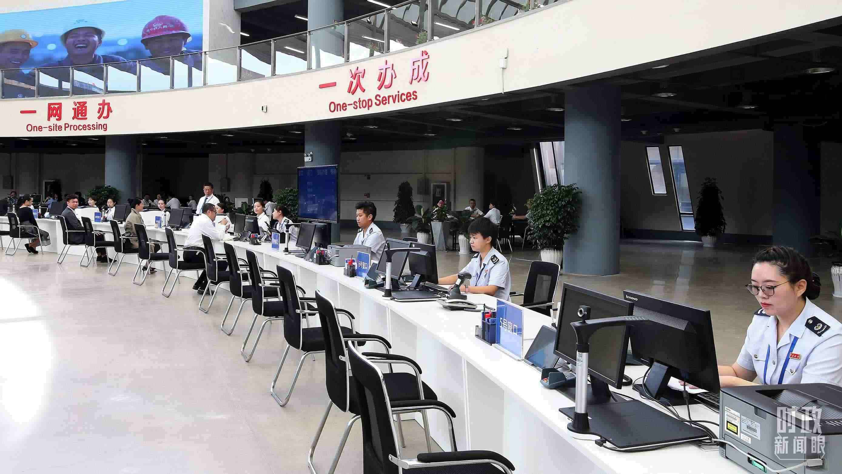 △中國（云南）自由貿(mào)易試驗區(qū)昆明片區(qū)綜合服務(wù)中心。（圖/視覺中國）