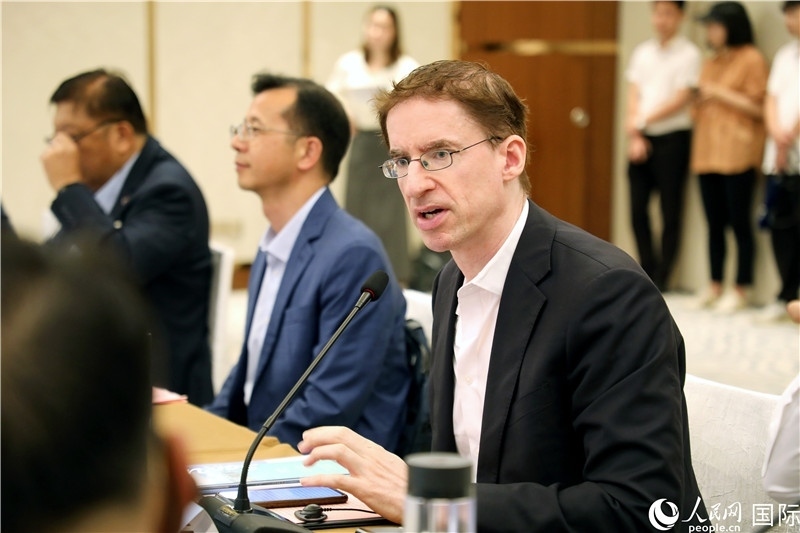 德國駐廣州總領(lǐng)事魯彥在產(chǎn)業(yè)對(duì)接會(huì)上發(fā)言。人民網(wǎng)記者趙益普攝