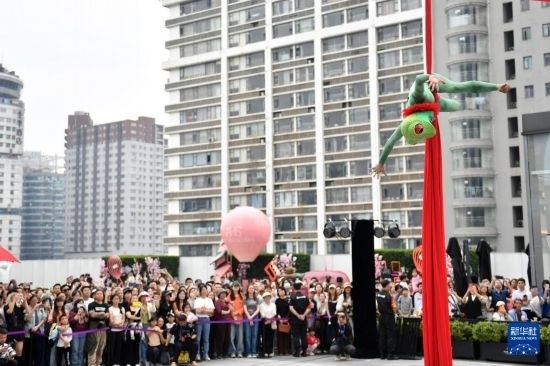 5月7日，演員在長(zhǎng)沙國(guó)金中心表演木偶劇。新華社記者 陳振海 攝