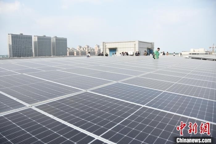 圖為中原人工智能計(jì)算中心的光伏項(xiàng)目。王宇攝