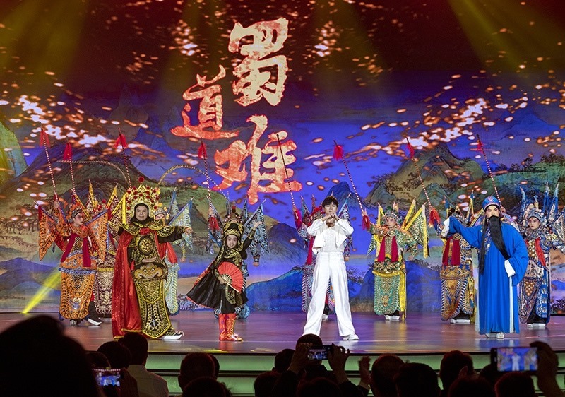 2023年10月13日，成都，“把青春華章寫在祖國大地上”大思政課網(wǎng)絡主題宣傳和互動引導活動在四川大學舉行。