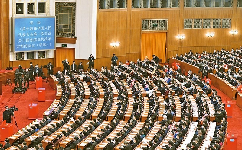 2023年3月10日，十四屆全國人大一次會議在北京人民大會堂舉行第三次全體會議，表決通過了關(guān)于國務(wù)院機構(gòu)改革方案的決定。圖為會議現(xiàn)場。 新華社記者 岳月偉/攝