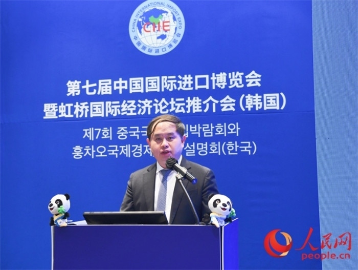 中國銀行首爾分行副行長褚?guī)h發(fā)言。人民網(wǎng) 程安康攝