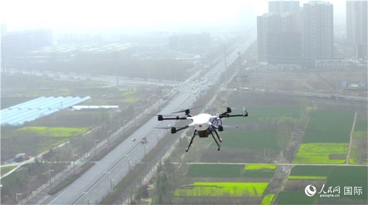 無(wú)人機(jī)。人民網(wǎng)記者 劉寧攝