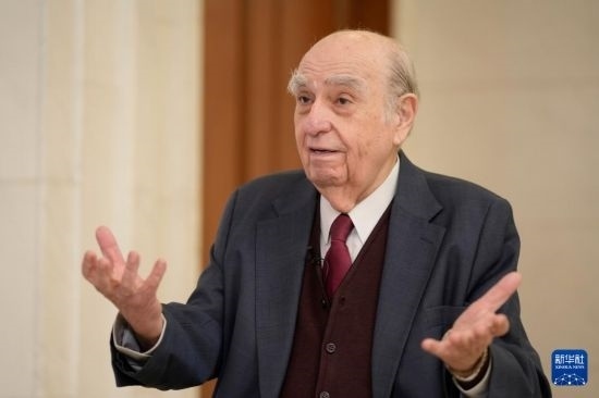  5月17日，烏拉圭前總統(tǒng)胡利奧·瑪麗亞·桑吉內(nèi)蒂在蒙得維的亞接受新華社記者專訪。新華社發(fā)（尼古拉斯·塞拉亞攝）