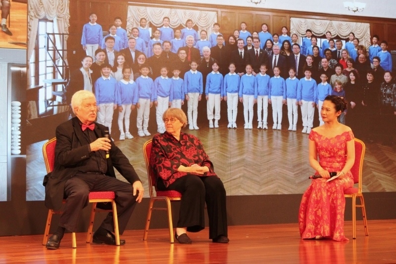 3、費(fèi)城交響樂(lè)團(tuán)小提琴手戴維·布斯講述自己與中國(guó)50多年的友好故事。 伊莎貝爾·羅德里格斯攝