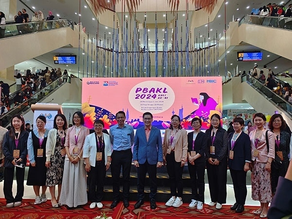 5月24日，在吉隆坡國際書展期間舉辦的中馬贈(zèng)書儀式。中國圖書進(jìn)出口（集團(tuán)）有限公司供圖