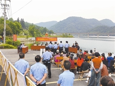 庭審現(xiàn)場。