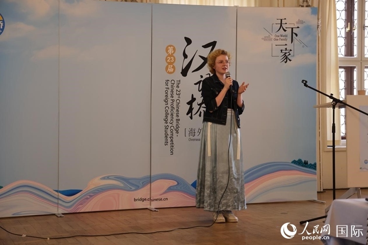 李歡欣在比賽中用中文演講。人民網(wǎng)記者 劉仲華攝