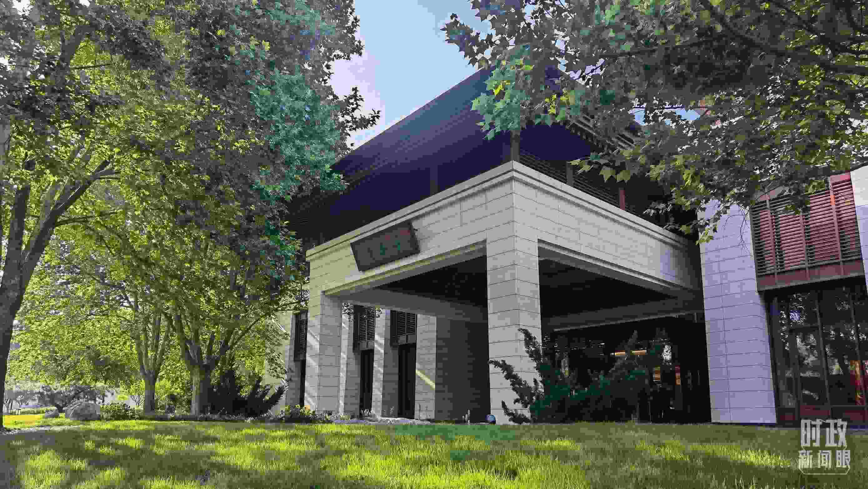 △釣魚臺(tái)芳華苑。（總臺(tái)央視記者石丞拍攝）