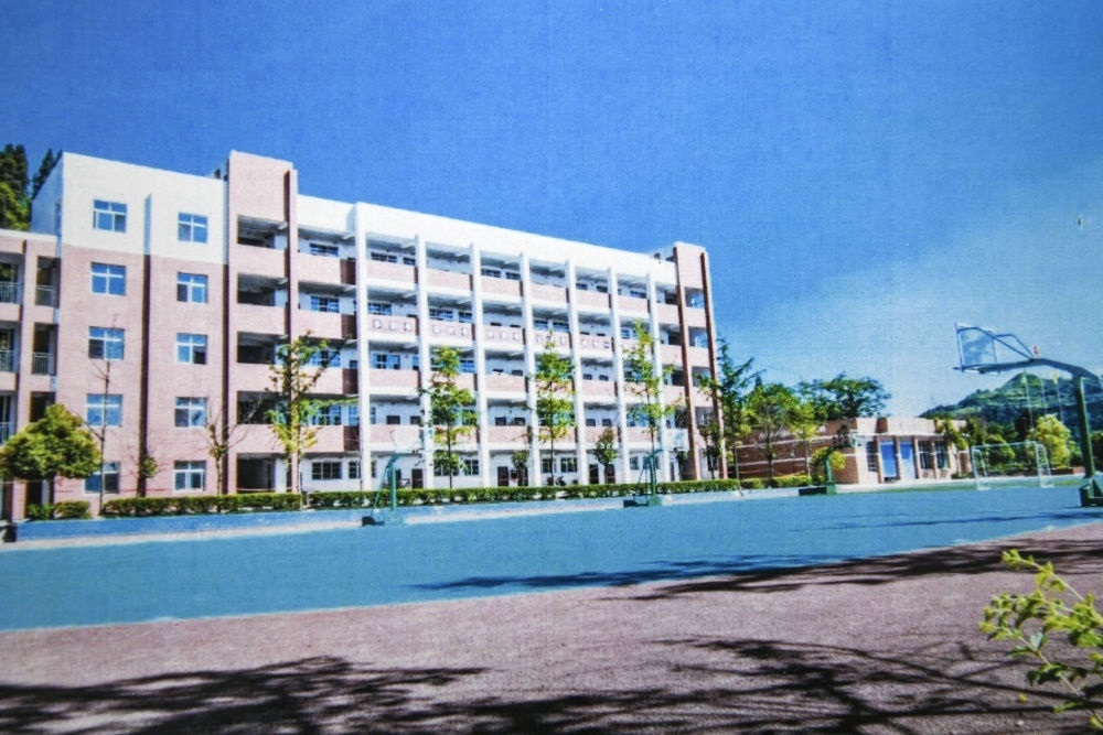 建成之初的之江小學(xué)教學(xué)樓（資料照片翻拍）。