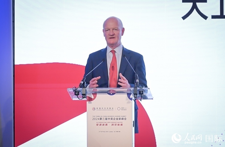 英國前負(fù)責(zé)大學(xué)與科研事務(wù)的國務(wù)大臣、英國皇家學(xué)會院士大衛(wèi)·威利茨致辭。人民網(wǎng) 郭錦標(biāo)攝