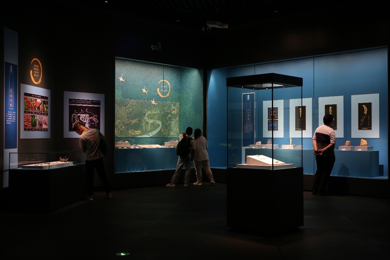 觀眾正在參觀展覽。國家文物局供圖