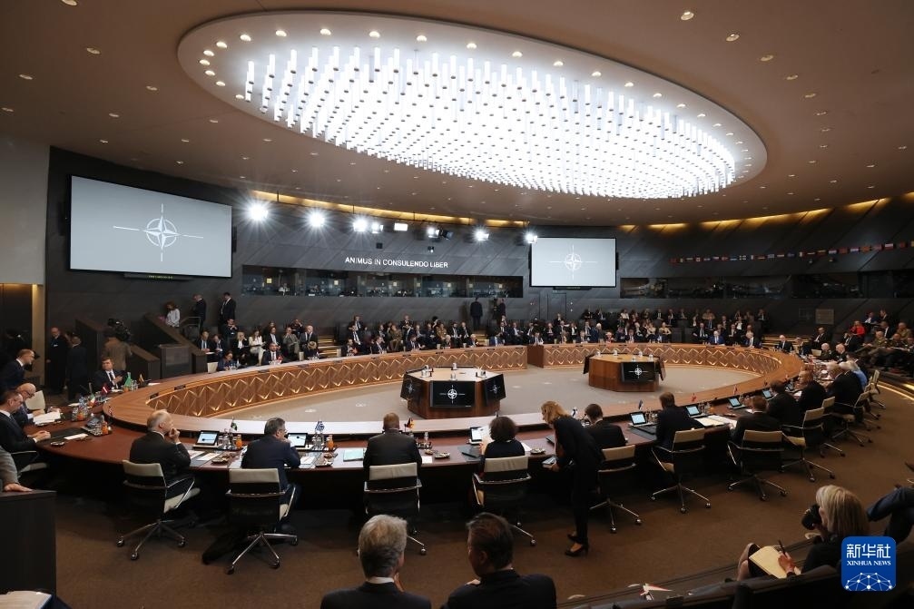 這是6月14日在比利時(shí)布魯塞爾北約總部拍攝的北約防長(zhǎng)會(huì)現(xiàn)場(chǎng)。新華社記者 趙丁喆 攝