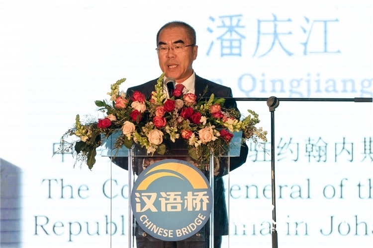 潘慶江總領(lǐng)事致辭。人民日?qǐng)?bào)非洲中心分社 希拉茲·莫林?jǐn)z