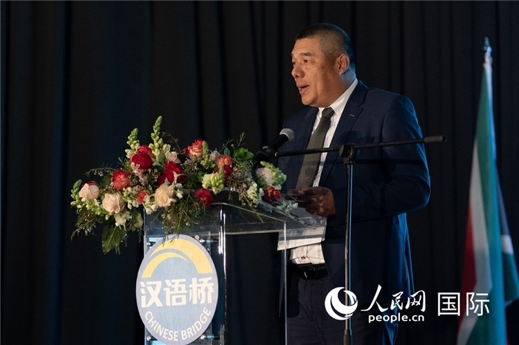 南中經(jīng)貿(mào)協(xié)會(huì)秘書長韋冬澤做主旨發(fā)言。人民日?qǐng)?bào)非洲中心分社 希拉茲·莫林?jǐn)z