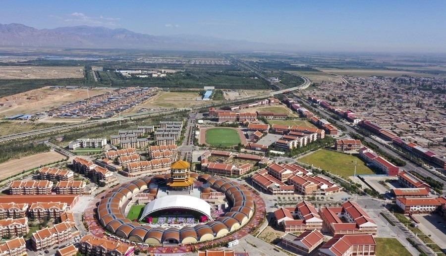 這是2022年9月7日拍攝的寧夏銀川市閩寧鎮(zhèn)（無人機照片）。新華社記者 馮開華 攝