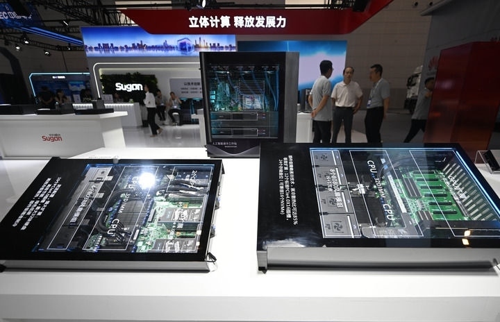 這是6月20日在博覽會上拍攝的中科曙光展區(qū)的一臺人工智能服務器。新華社記者 趙子碩 攝