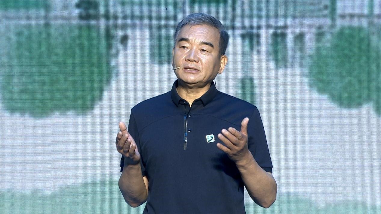 中國博物館協(xié)會理事長劉曙光現(xiàn)場講述。