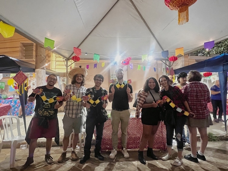 參與者體驗(yàn)文化碰撞與融合的樂趣。 圣保羅州立大學(xué)孔子學(xué)院供圖